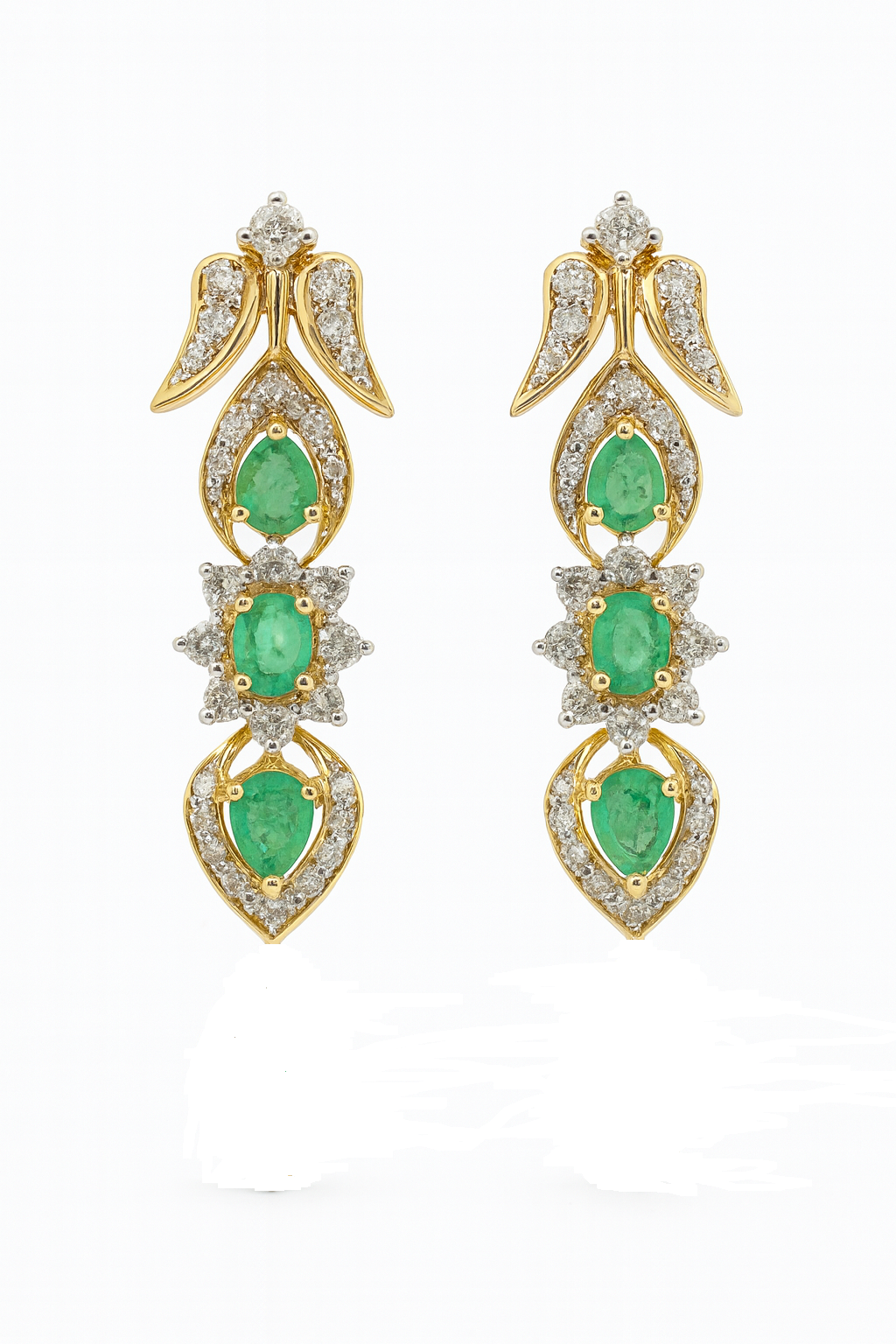 Beautiful 18 Kt Gold  Natural Diamond Earing